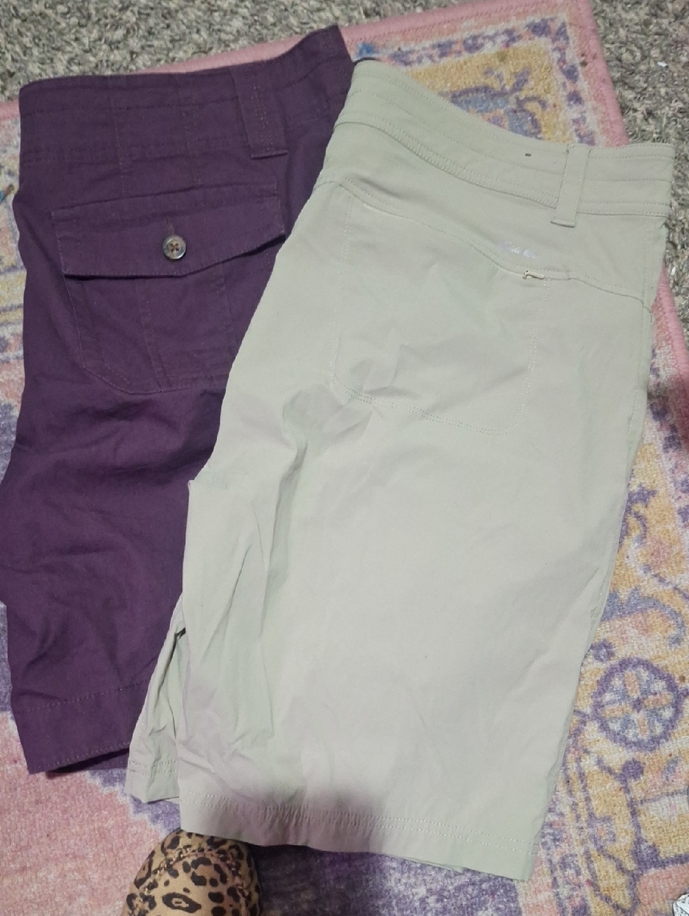 Eddie Bauer Lot  Plum and KhakiWomen's Shorts Label Detail